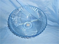 Clear salad bowl and blue tint bowl
