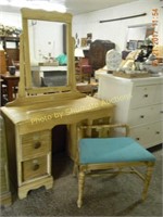 Small vanity antiqued green with stool