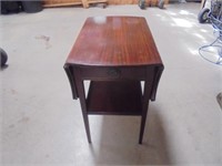 Drop Leaf End Table with drawer