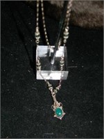 BEUATIFUL VINTAGE NECKLACE ON LUCITE STAND