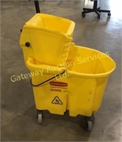 Rubbermaid mop bucket industrial