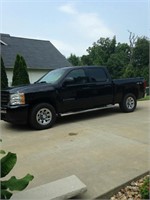 2010 Chevy 1500 4X4 crew cab short bed pickup!