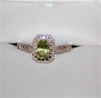 Vintage style .5-ct Peridot Ring with 0.01 ctw