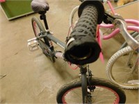 Mongoose FSG 16" trick bike, has 4 pegs