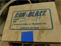 San-blast 125psi sandblasting pot, w/ gun, airhos,