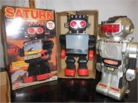 Saturn 13" Robot in box, battery powered &
