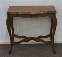 Walnut Queen Anne Style Refreshment Side Table