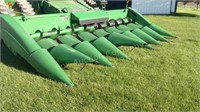 2005 John Deere 893 8 row corn head