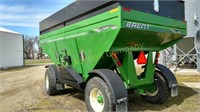 Brent 744 gravity wagon w/fenders