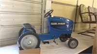 New holland tc33d pedal tractor