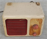 Vintage Trav-ler Radio Bakelte Small Model