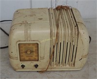 Vintage Arvin 1940-50's Art Deco Bakelite Radio