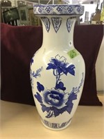 Large Blue/white Vase