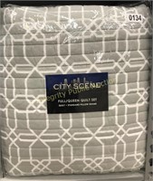 City Scene full/queen quilt set $69 Retail