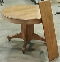 Oak pedestal table w/ leaf - 42"R
