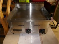 NEW 2 BURNER GAS  GRIDDLE  W/ STAND