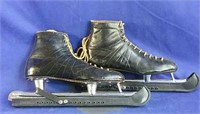 Vintage Reeches skates w/ guards  size 11
