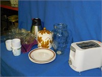 Elect toaster, glass vase, pyrex loaf bowl,