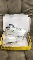 Head men's size 9 1/2 tennis shoes, new in the