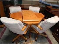 Oak Dining Room Table w/ 4 Chairs & Extra Leaf