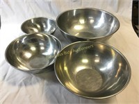 Stainless mixing bowl set used