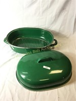Green roasting pan with rack inside