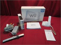 Wii Game Console w/ 1 Controller, Charger & Cords