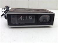 Ken-Tec 325 Flip Vtg Clock Radio