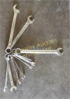 10 open/box end wrenches   Various sizes