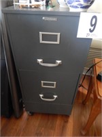2DRAWER FILE CABINET W/ CASTERS