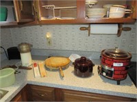 Crock pot kitchen items