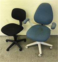 2 SWIVEL DEKS CHAIRS - 1 NEEDS WORK