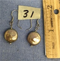 Flat dyed freshwater pearl dangle earrings   (g 22