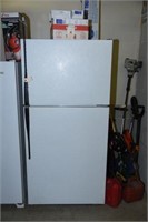 Lot #90 Hot Point Refrigerator freezer combo,