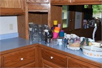 Lot #39 Lg kitchen wares lot to include; lg
