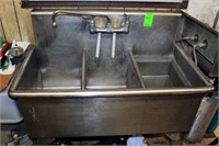 Triple Sink w/new stainless drain platform & Hand