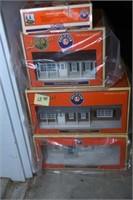 Lot #180 (3) Lionelville Plastic houses to