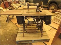Antique Singer Treadle Sewing Machine w/Stand