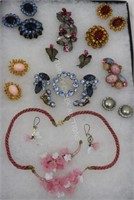COLLECTION VTG COSTUME JEWELRY INC. COLORED