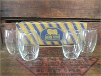 Set of 4 boxed Golden Fleece gift glasses