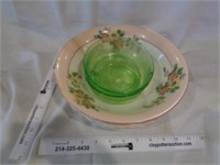 2 Vaseline & 4 Serving Bowls - Vintage