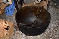 LARGE ANTIQUE CAST IRON HOG SCALDING POT ! MS