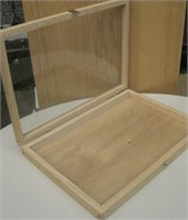 15" x 21" x 2.5" Wood / Glass Display case