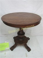 Round tiger oak table