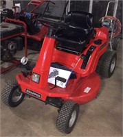 Snapper riding lawn tractor like brand new,