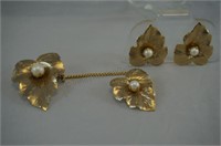 Sarah Coventry Gold Leaf & Pearl Brooch & Earrings