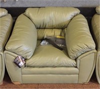 Simmons leather chair - (matching love seats are
