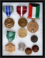 ASSORTED US MILITARY MEDALS & INSIGNIA