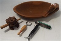 Vintage wood duck dresser tray, wooden frog and