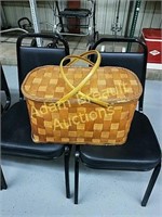 Vintage flip top picnic basket with divider
